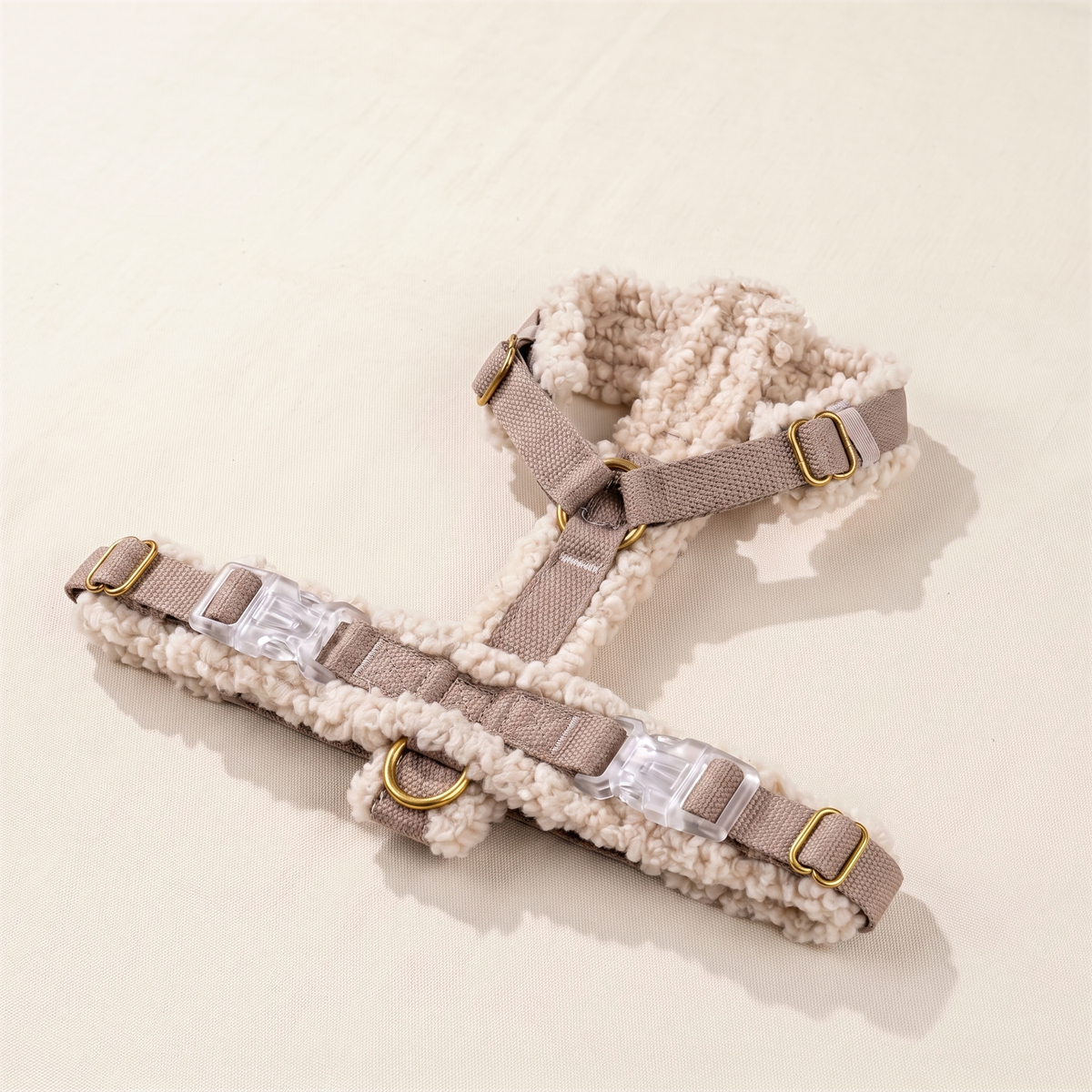Three quarter view of the Doxie Guard Y harness showing the continuous girth band
